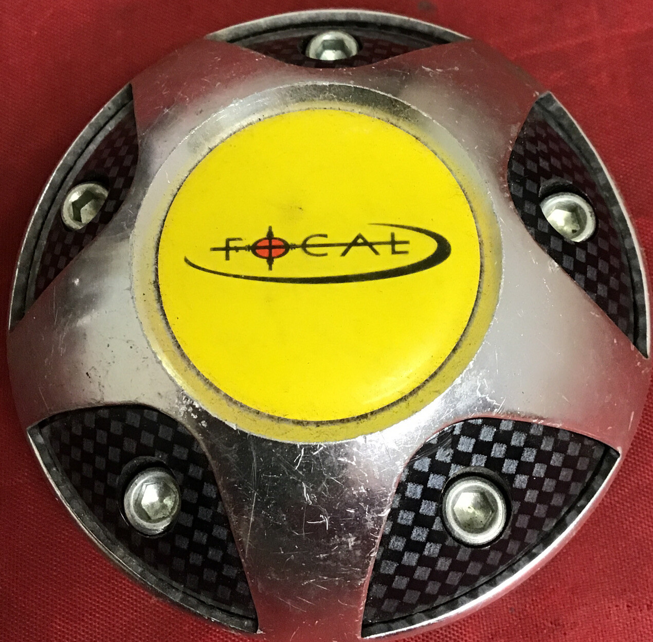 ONE USED FOCAL WHEELS SILVER/YELLOW CENTERCAP 89-9161 12642