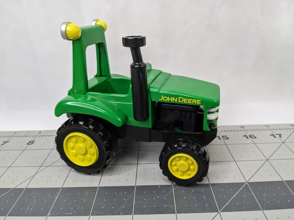 John Deere Tractor Toy Vehicle RC2 4 Inch - Image 4 of 4