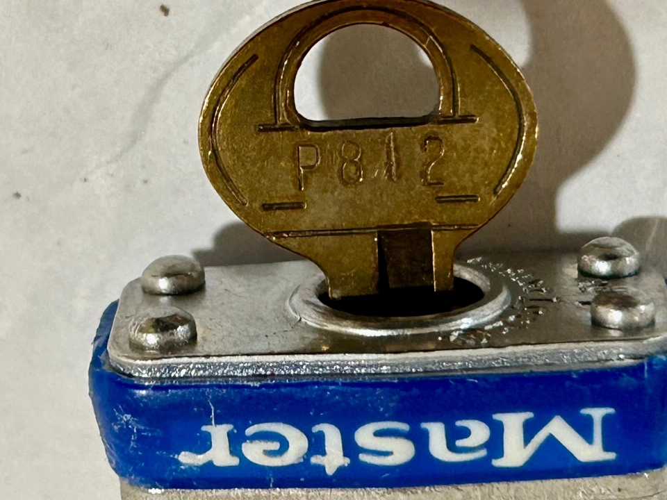 Set of 4: MASTER LOCK Padlock: Keyed Alike, Steel, Extended, Blue. One key.   - Image 4 of 4