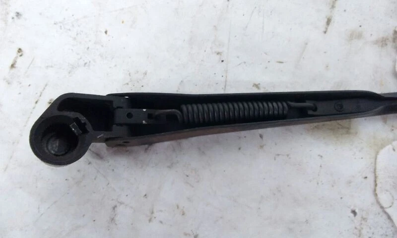 92 GMC S15 Jimmy 4 Door Left Driver Wiper Arm - Image 3 of 4