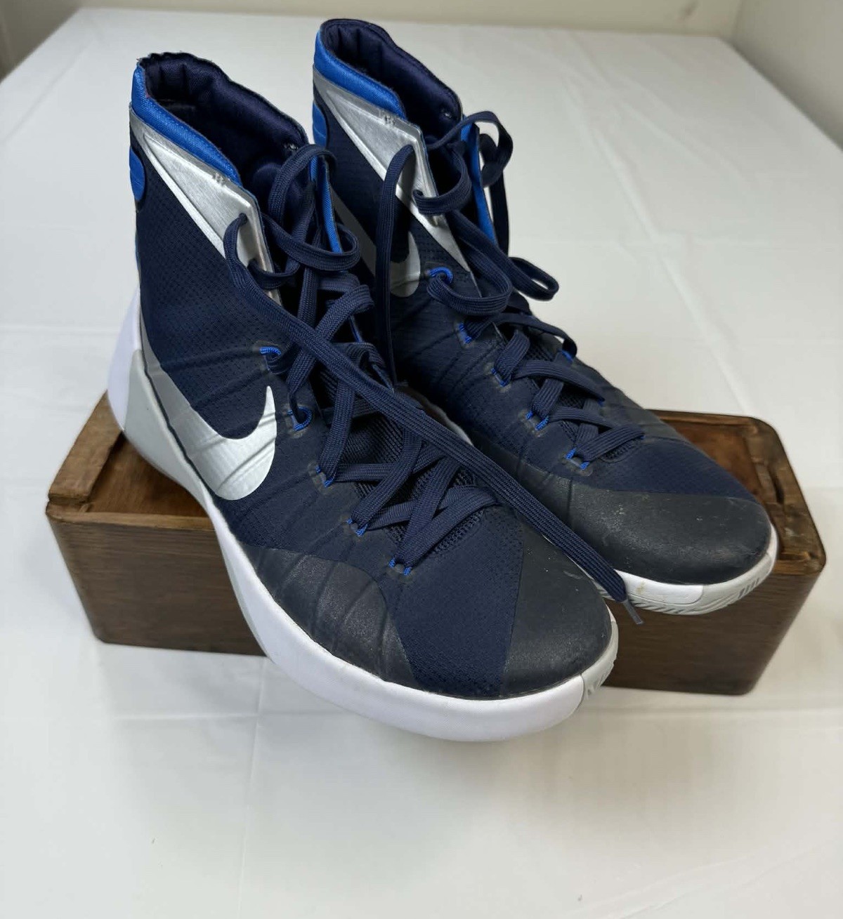 Sneakers Size 9 Euc