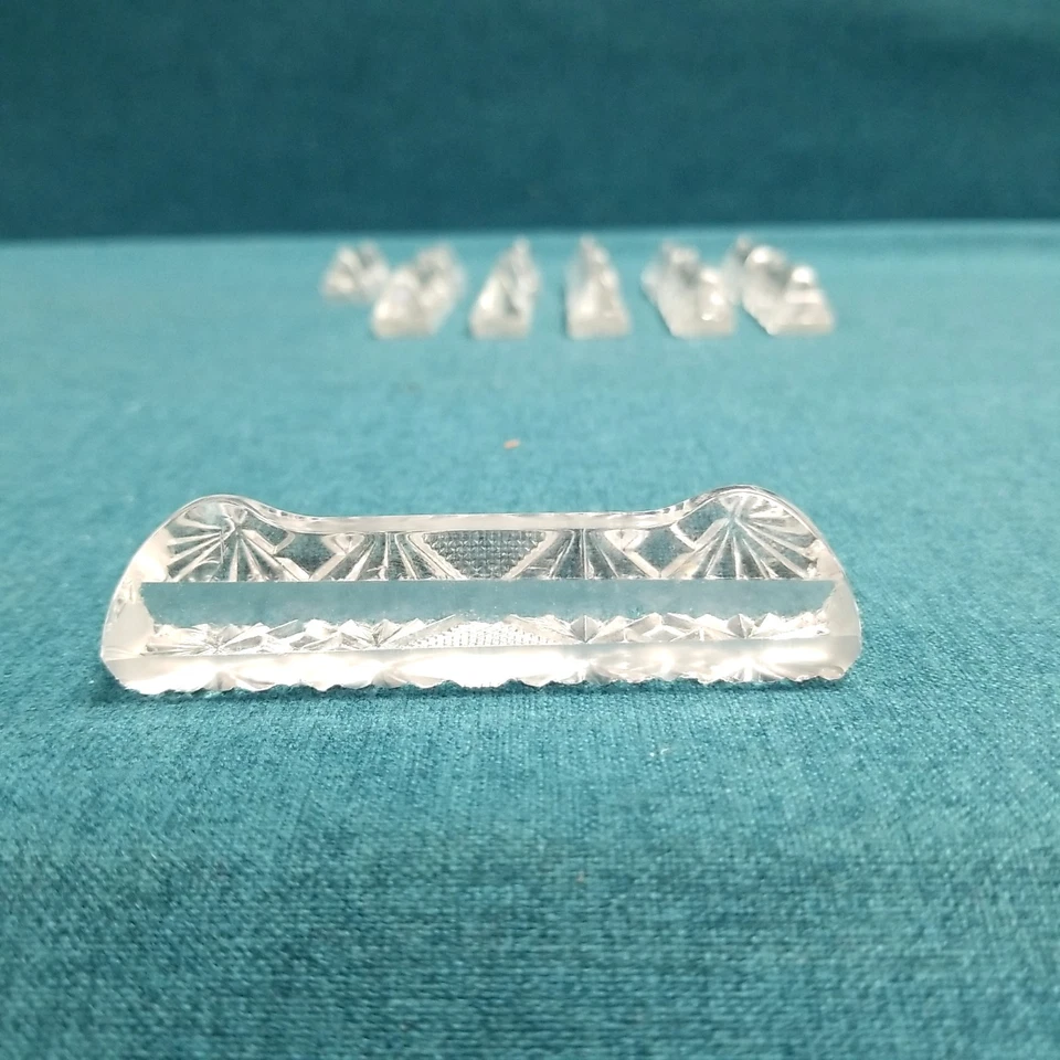 Juego de 12 soportes para cuchillos de cristal cortado con pequeñas picaduras de pulgas en cada uno, una astilla grande  Foto 3 de 4
