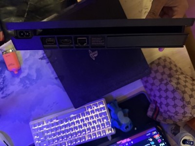 -NOTVERKAUF- Sony PlayStation 4 Pro 1 TB / PlayStation 4 Slim 150  für beide