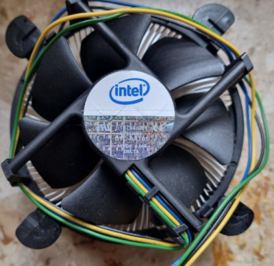 Intel CPU Kühler E18764-001 DP803E60 DTC-AAT01 Sockel 775, quadratische Platte
