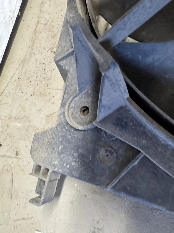 Radiador Buick Park Avenue 2000 montaje de ventilador de refrigeración doble Foto 4 de 4