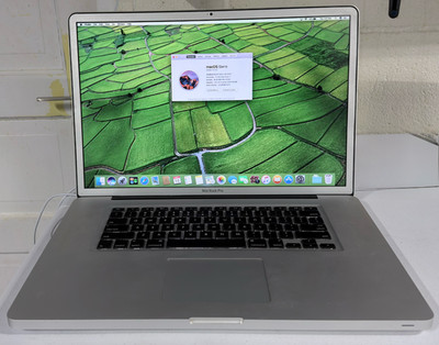 Apple MacBook Pro 17'' A1297 Late 2011 (2.5GHz Core i7, 750GB SSD, 16GB RAM)