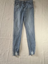 Levi’s Women’s 720 High Rise Súper Skinny Raw Hem Distressed  Light Wash Size28