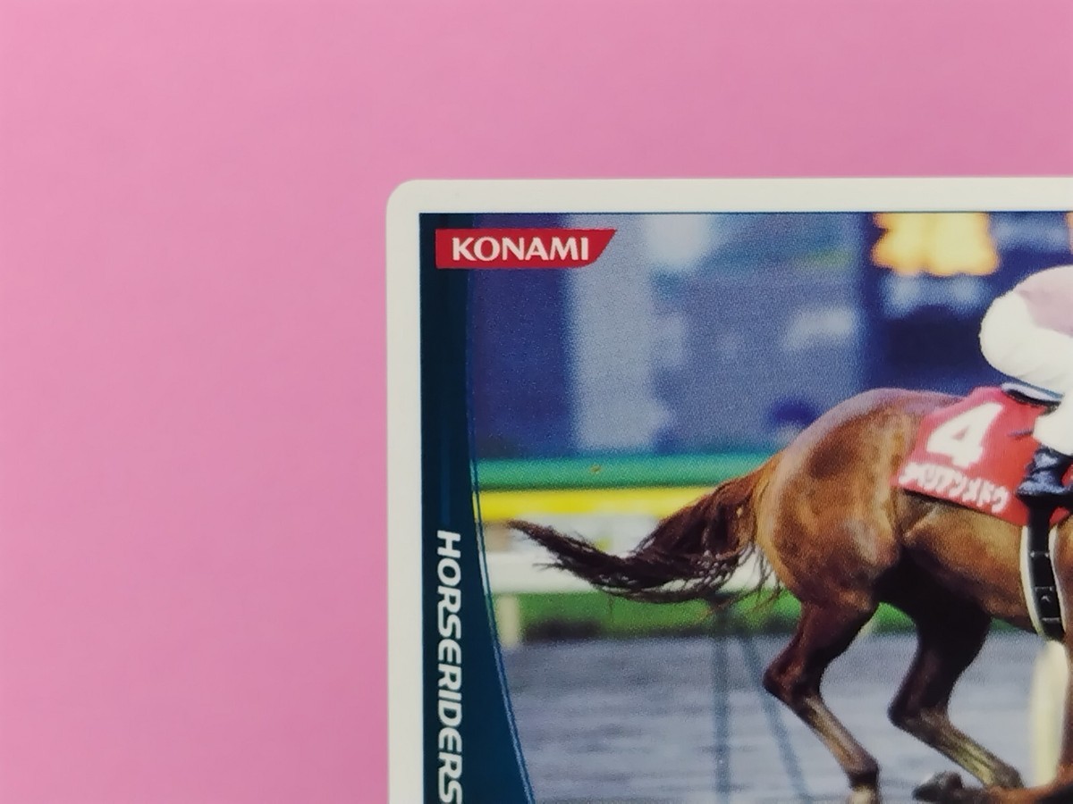 白馬のペガサス ペガサス。 後ろ足で跳ね上がる神話の馬ペガサスのイラトス