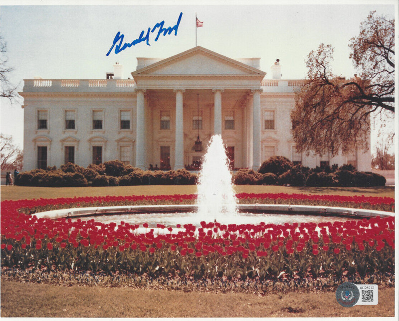 President Gerald Ford  Autographed 8x10 White House photo  Beckett Certified