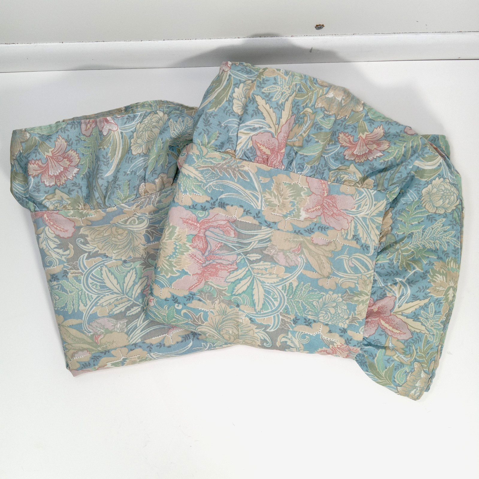 Vintage Set 2 King Size Crown Crafts Pillow Shams w/Ruffles - Boho Floral Design