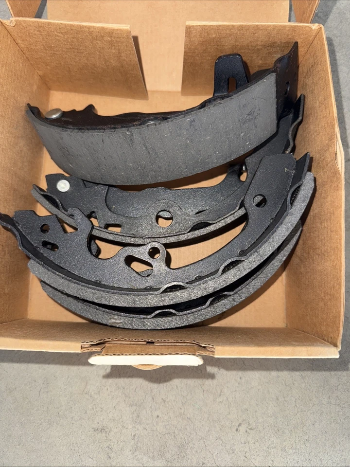 Zapatas de freno traseras Carquest Wearever S747; Ford Focus 2000 - 2011; 04 Intrepid Foto 3 de 3