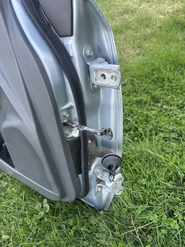 PUERTA DELANTERA DEL CONDUCTOR TOYOTA PRIUS 2010 2011 2012 2013 2014 2015 (lado izquierdo) Foto 4 de 4