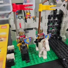 Vintage LEGO Set 6080, King's Castle, 100% Complete With Instructions