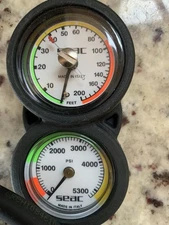 Seac Console 2 Scuba Pressure and Depth Gauge Analog 5000 PSI 200 ft Luminescent