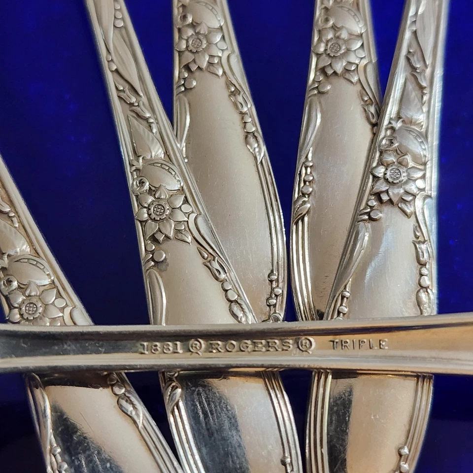 6 Rogers 1881 Oneida Chateau Teaspoons Set Dessert Silverplate Triple Plate - Image 3 of 4