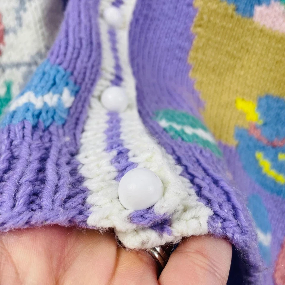 Cárdigan de Pascua tejido a mano de colección suéter púrpura conejito huevo botón delantero primavera mediano Foto 3 de 4