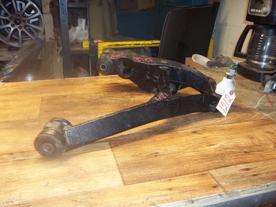 02-06 CADILLAC ESCALADE 99-07 CHEVROLET 1500 SILVERADO BRAZO DE CONTROL INFERIOR DELANTERO Foto 2 de 4