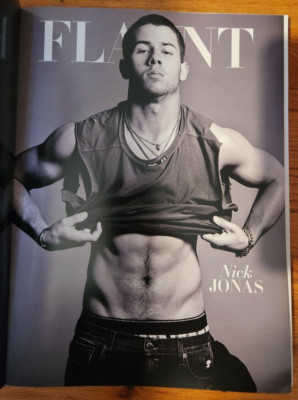 Nick Jonas Sexy ABS Ausstellung Revue Tomber 2014 Benoît Cumberbatch Broyer Ausgabe