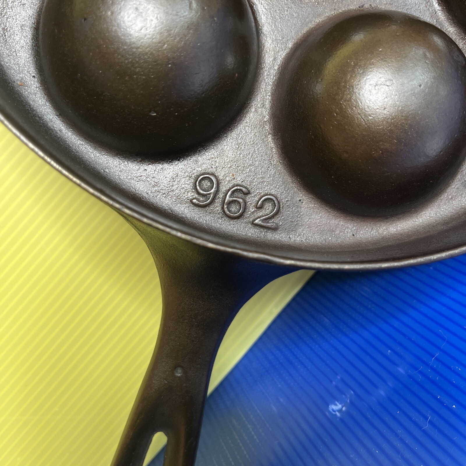 VINTAGE GRISWOLD 962 32 CAST IRON AEBLESKIVER EGG POACHER PAN SKILLET