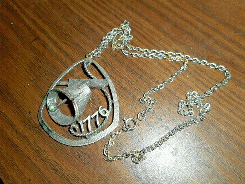 Bicentennial 1776 Liberty Bell Silver Tone Costume Pendant Necklace Vintage - 第 1/6 張圖片