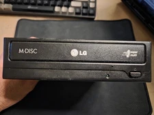 LG "Super Multi" 24X Internal DVD-RW/CD-RW Optical Drive (SKU: GH24NSB0)