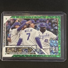 🔥Royals Team Card 2023 Topps Series 1 Kansas City Green Foil Parallel 300/499