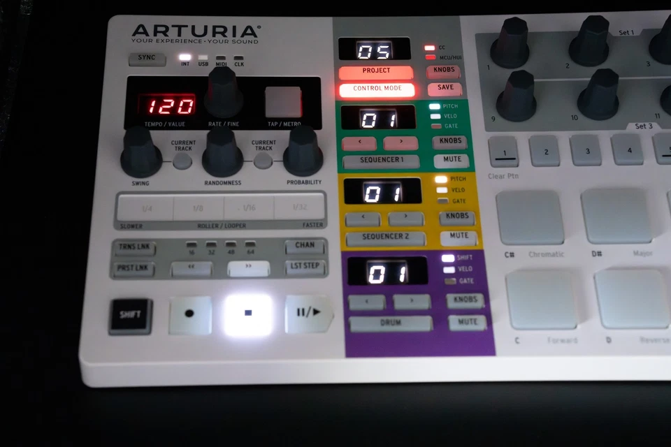 Arturia Beatstep Pro + Staubschutzcover | Neu - Bild 4 von 4