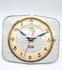 Ancienne pendule, horloge murale en formica FFR à quartz, Fonctionnelle  - C74