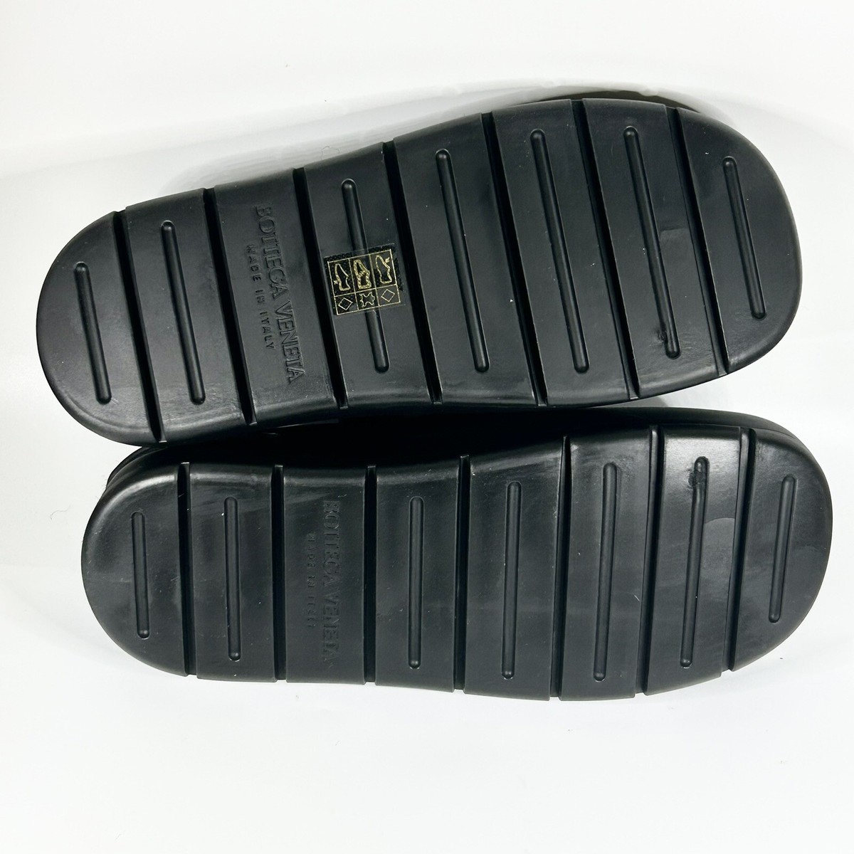 サンダル・ミュール [BOTTEGA VENETA] Shearling Puddle Sandals Shearling Puddle Sandals in White Bottega Veneta