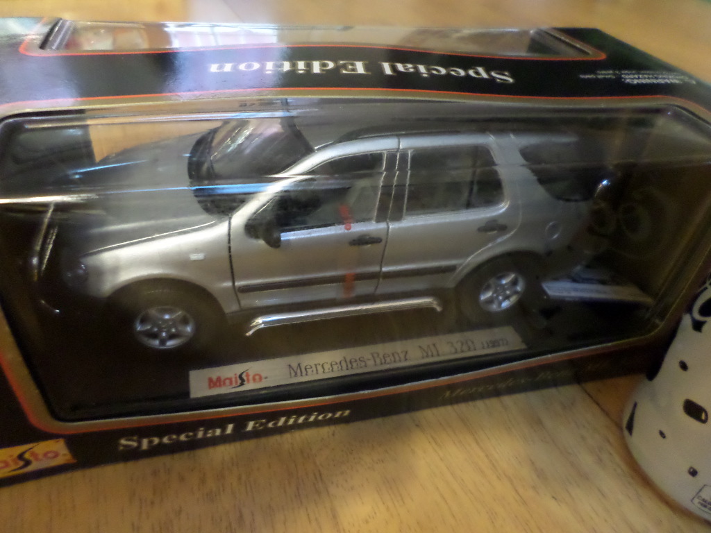 1/18 Scale 1997 Mercedes-benz Ml320 Diecast Model W163 SUV