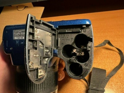 Fuji Finepix S3200 14MP Digital Camera - Blue + SD Card + Box (978
