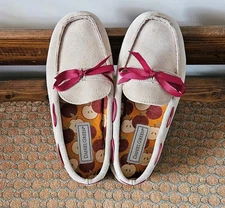 Women's Daniel Green Moccasin Suede Shoes Tan With Burgundy Apples Size 7N