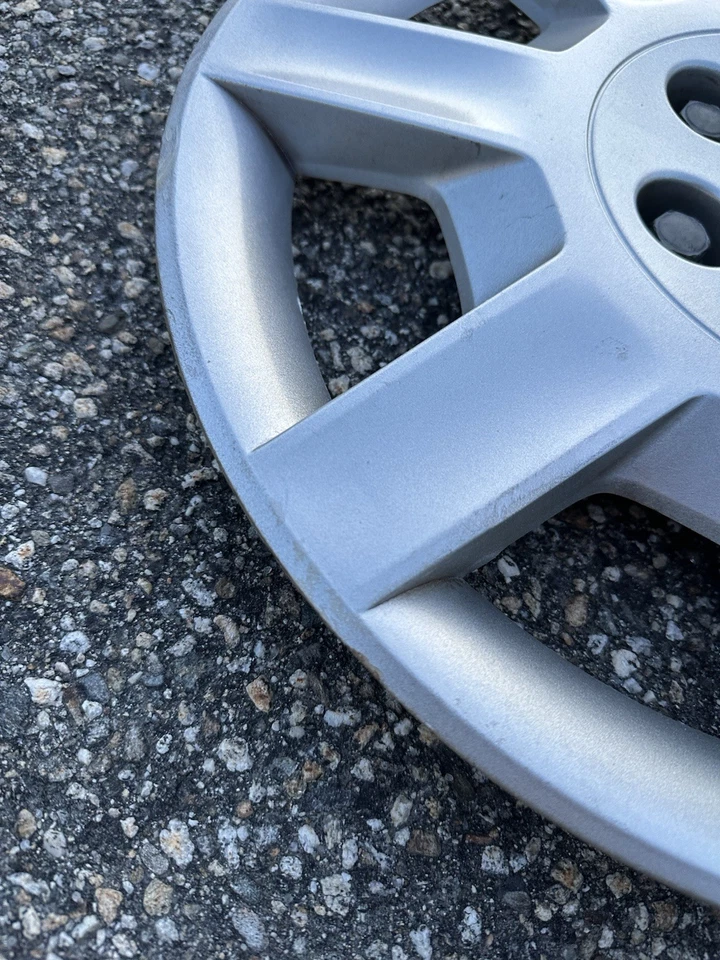 One 05-07 Ford Taurus Bolt On 16” Hubcap Wheel Cover 5F13-1130-AA 06 - Image 3 of 4