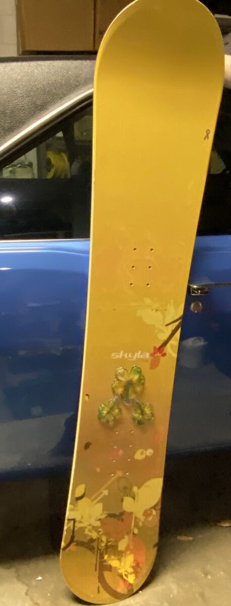 K2 Skyla 147 cm Snowboard Yellow With Hibiscus K2 Skyla 147 cm Snowboard Yellow With Hibiscus