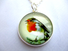 ROBIN BIRD GLASS CABOCHON PENDANT NECKLACE 18MM. STERLING SILVER PLATED CHAIN