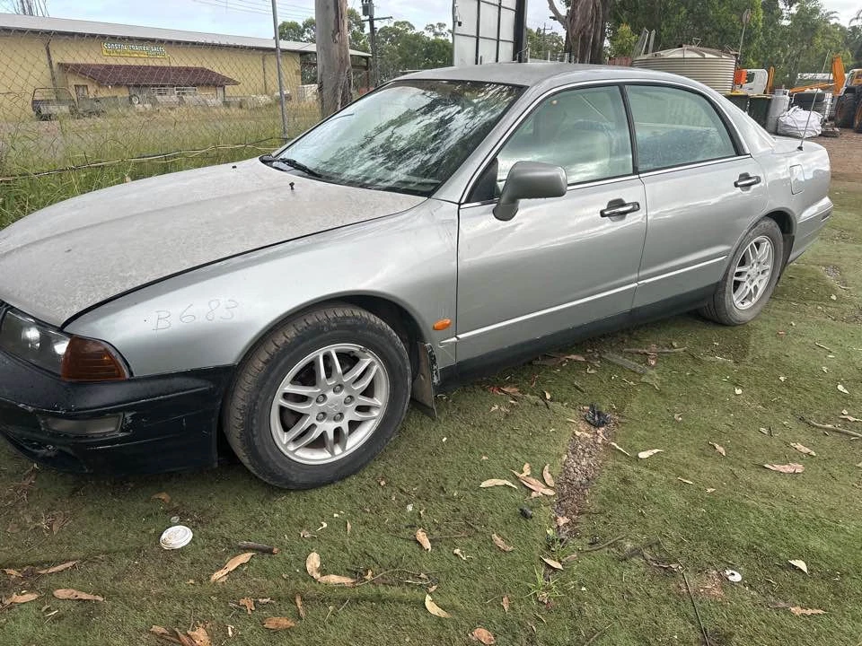 2000 Mitsubishi Magna Verada Front Wiper Motor TF TH TJ TL 96-05 #B683 - image 3 of 4