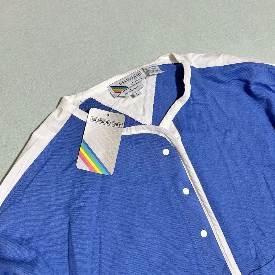 Suéter masculino pequeno azul pulôver novo com etiquetas MEMBERS ONLY 80s vintage camisa 1/2 botão novo com etiquetas - Imagem 3 de 4