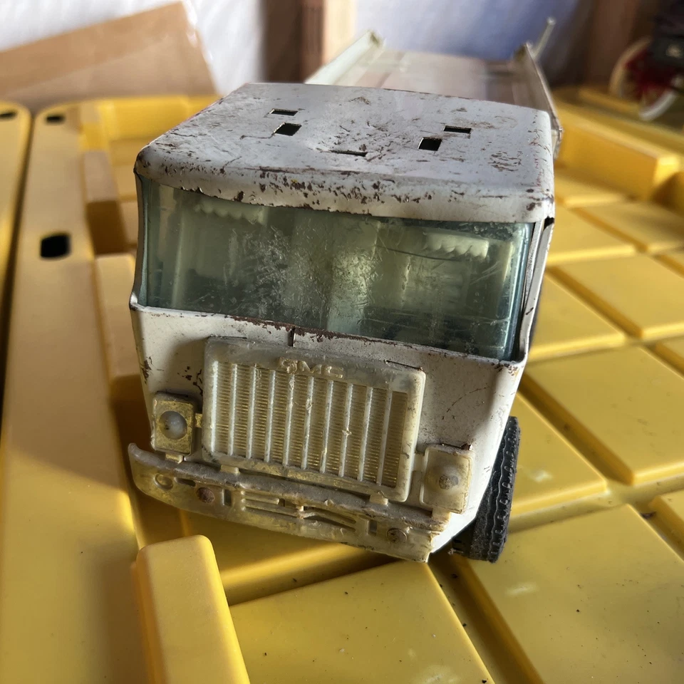 Nylint Car Hauler Carrier Auto Transporter Semi Truck 1/16 ABC Sports - Image 4 of 4