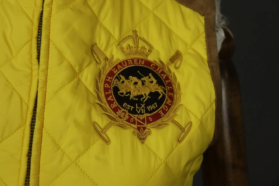 Chaleco acolchado Ralph Lauren deportivo amarillo bordado logotipo cuello falso cremallera completa talla M Foto 4 de 4