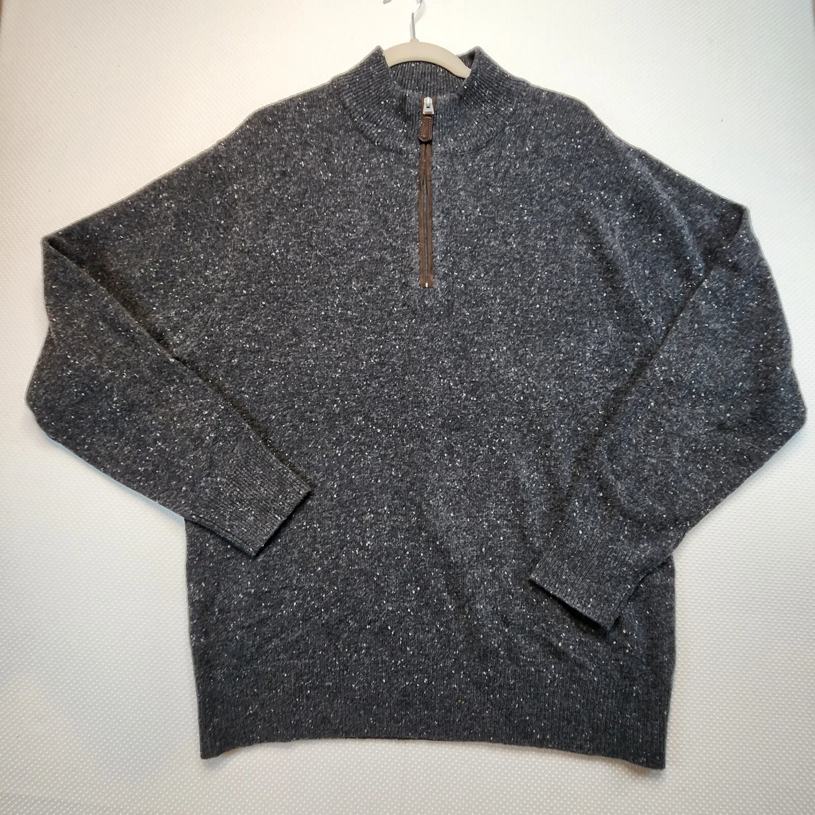 Orvis Mens Sweater Large Grey White Specks Brown Accent 1/4 Zipper 100% Wool