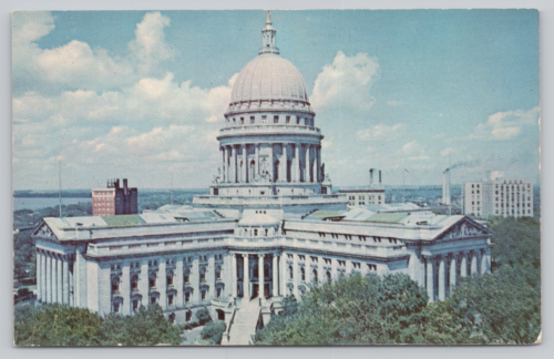 Postcard Wisconsin State Capitol Madison Wis - Picture 1 of 2