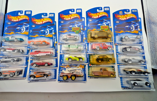 LOT OF 21 MIXED SET OF HOT WHEELS 1:64 DIE CAST CARS RACE & WIN ONLINE + - Picture 2 of 11