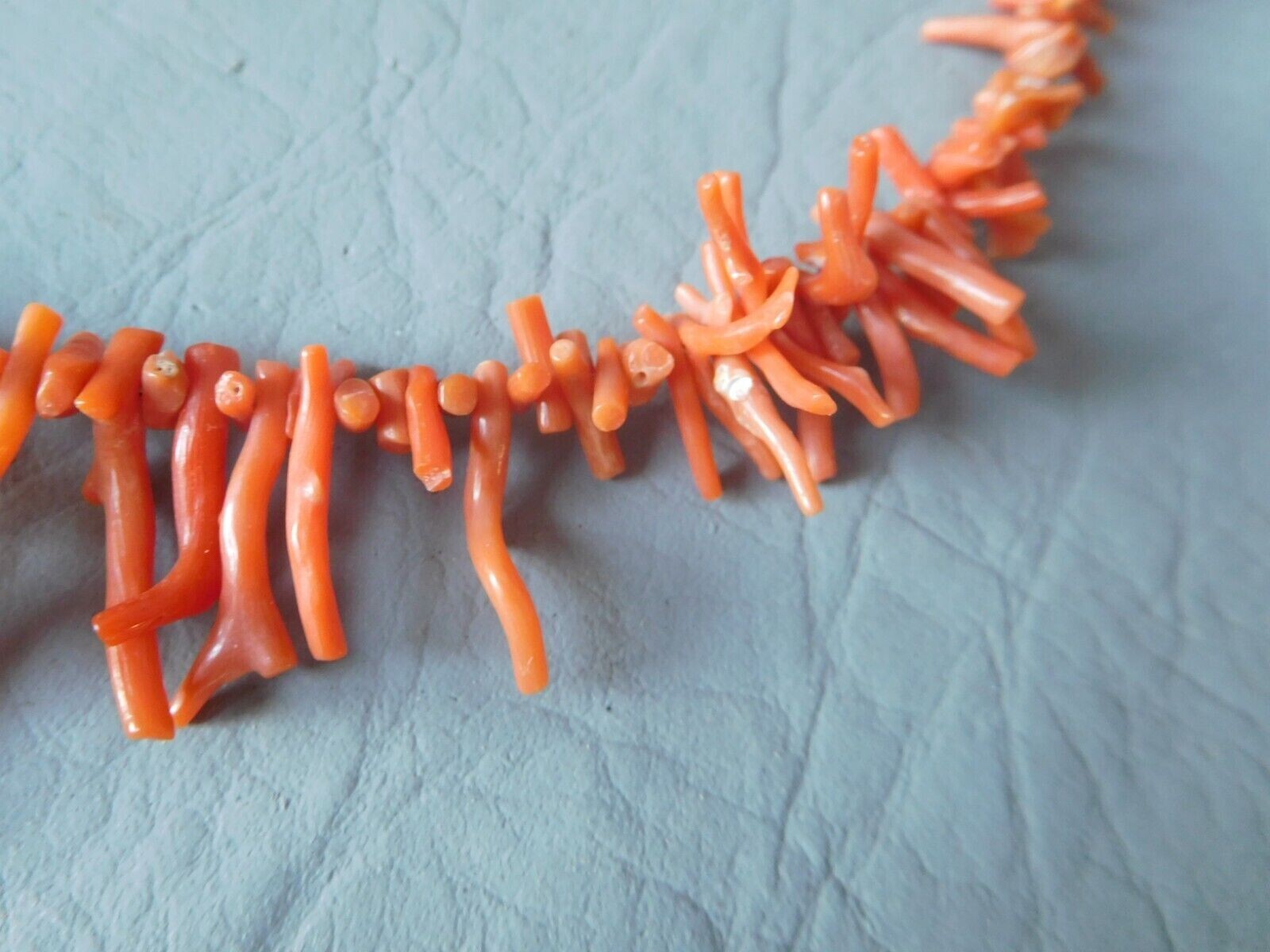 Collier corail rouge véritable certifié contre les imitations : perles et branches 48cm