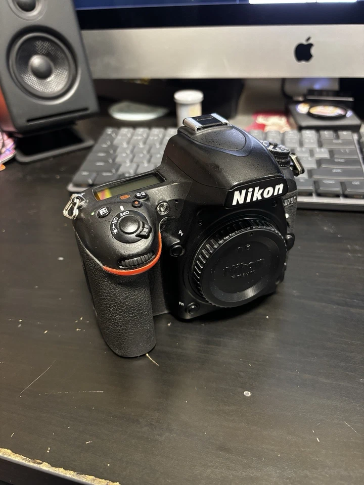 Nikon D750 24.3MP DSLR Camera (Body Only) *SCREEN NOT WORKING*