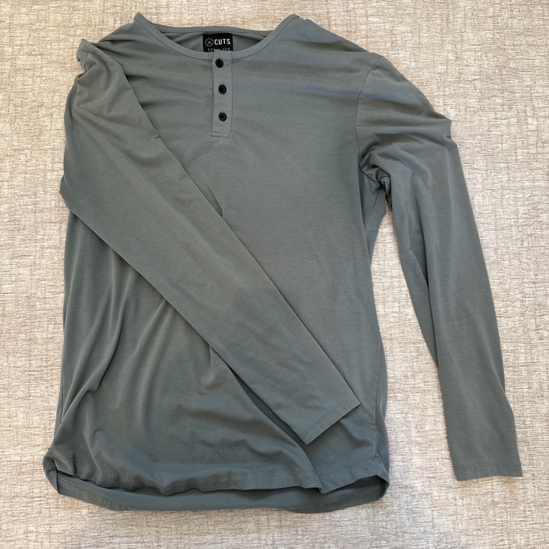 Cuts Clothing Men's Long Sleeve MEDIUM Curve Hem Gray Henley