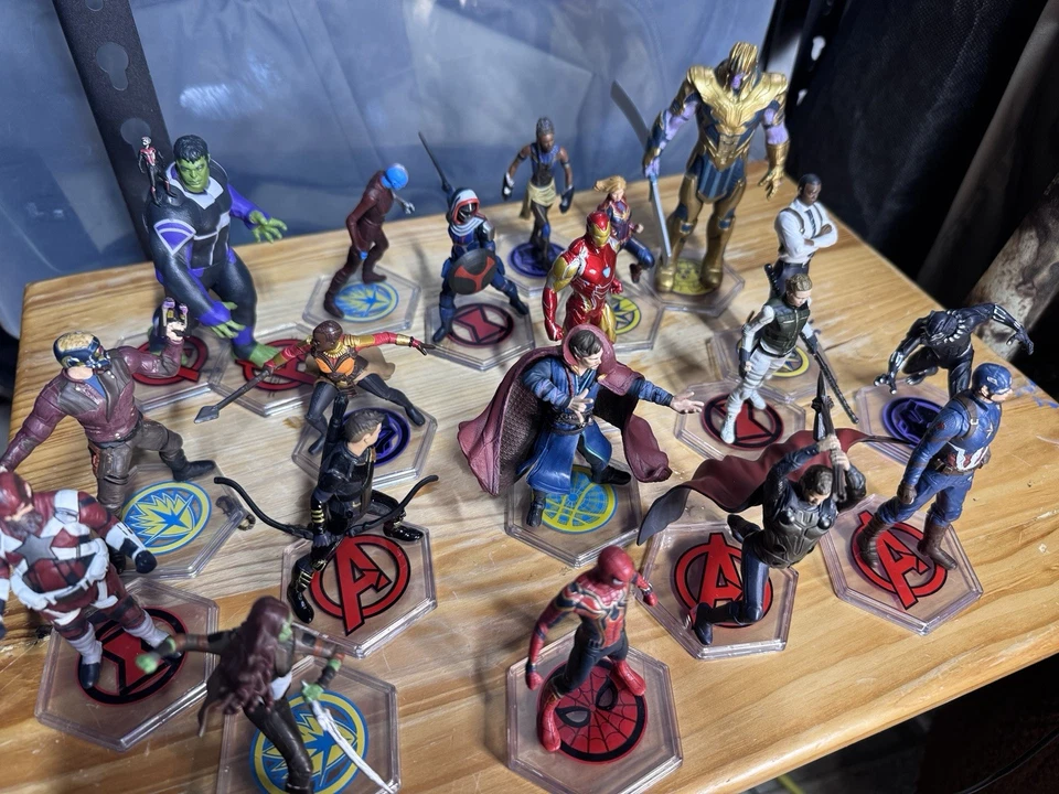 Lote de 19 figuras de acción Marvel Avengers, Hulk Thanos, Iron Man, Spider-Man ¡MÁS! Foto 3 de 4