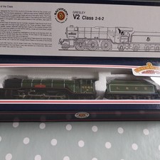 BACHMANN 00 GAUGE - 31-558 - LNER DONCASTER GREEN V2 4844 COLDSTREAMER BOXED
