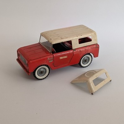 Tru-Scale International Scout All Wheel Drive Red With 2 Rooftops Pressed Steel