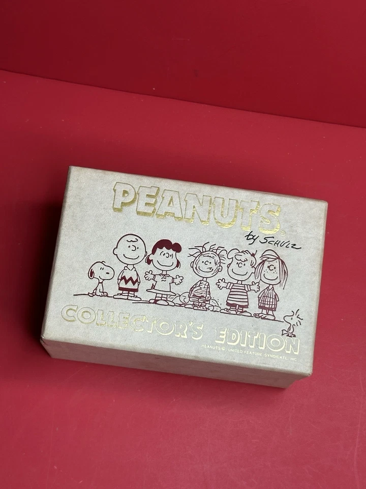 罕见 PEANUTS SNOOPY Schulz LE 复古 80 年代珐琅胸针盒装 5 件套圣诞节 — 第 2/4 张图片