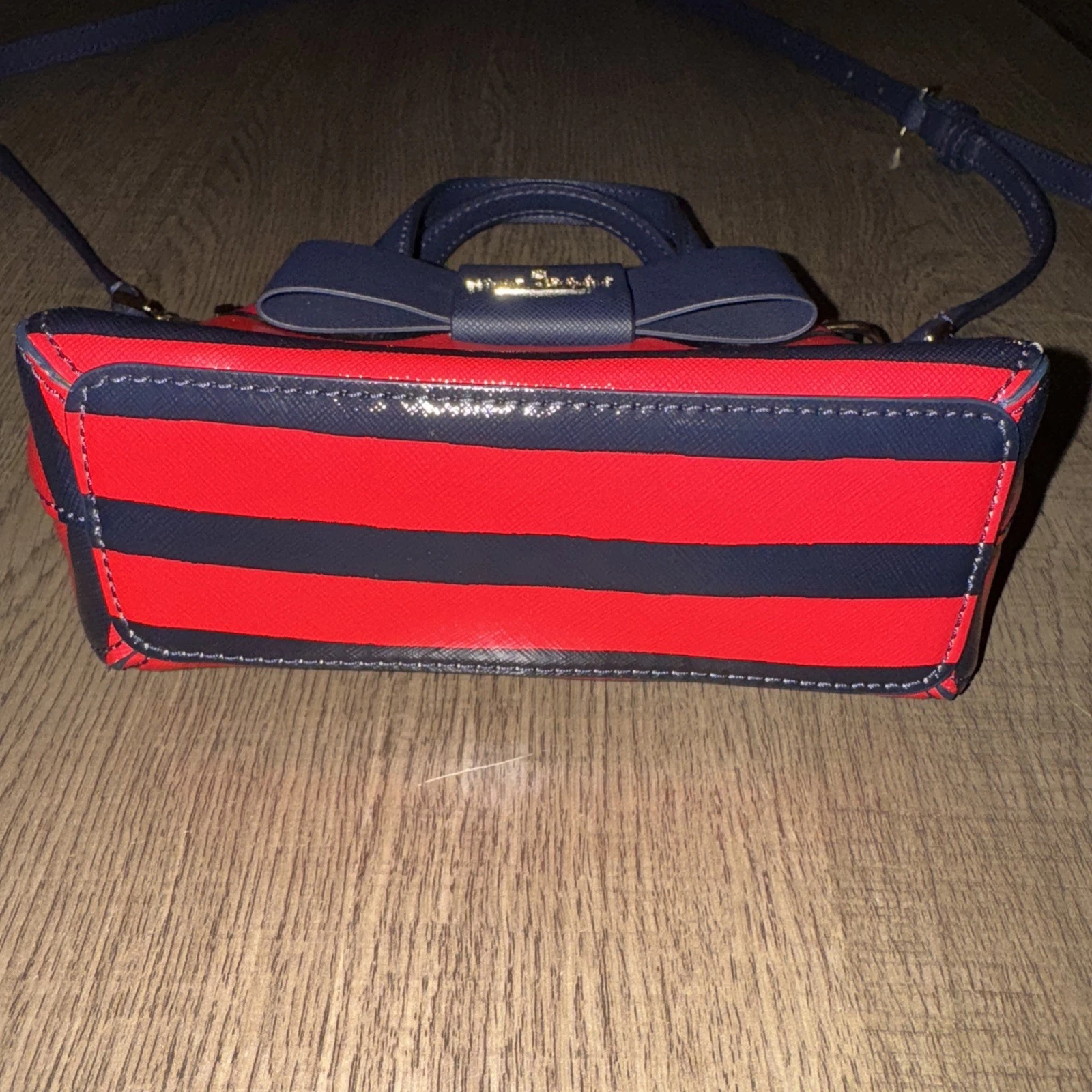 Borsa a tracolla Kate Spade New York Julia Street Mini Maise blu navy e righe rosse